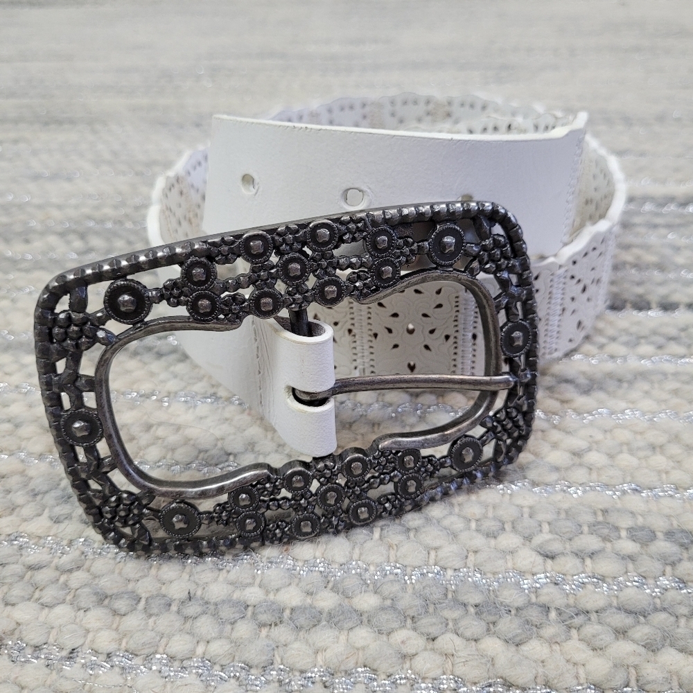 Vintage genuune leather white belt